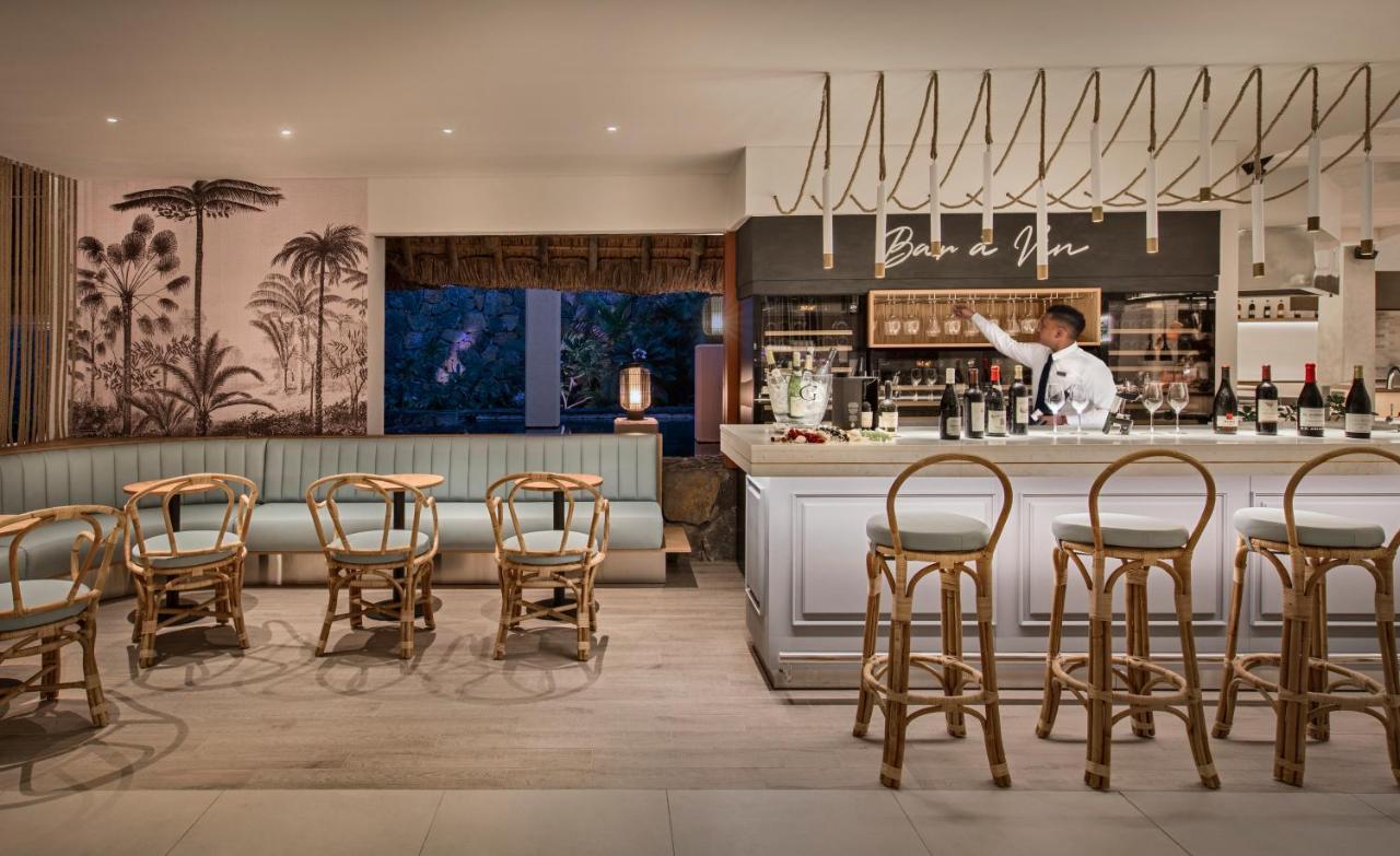 Constance Belle Mare Plage Ngoại thất bức ảnh Bar at The Ivy, St John's Wood