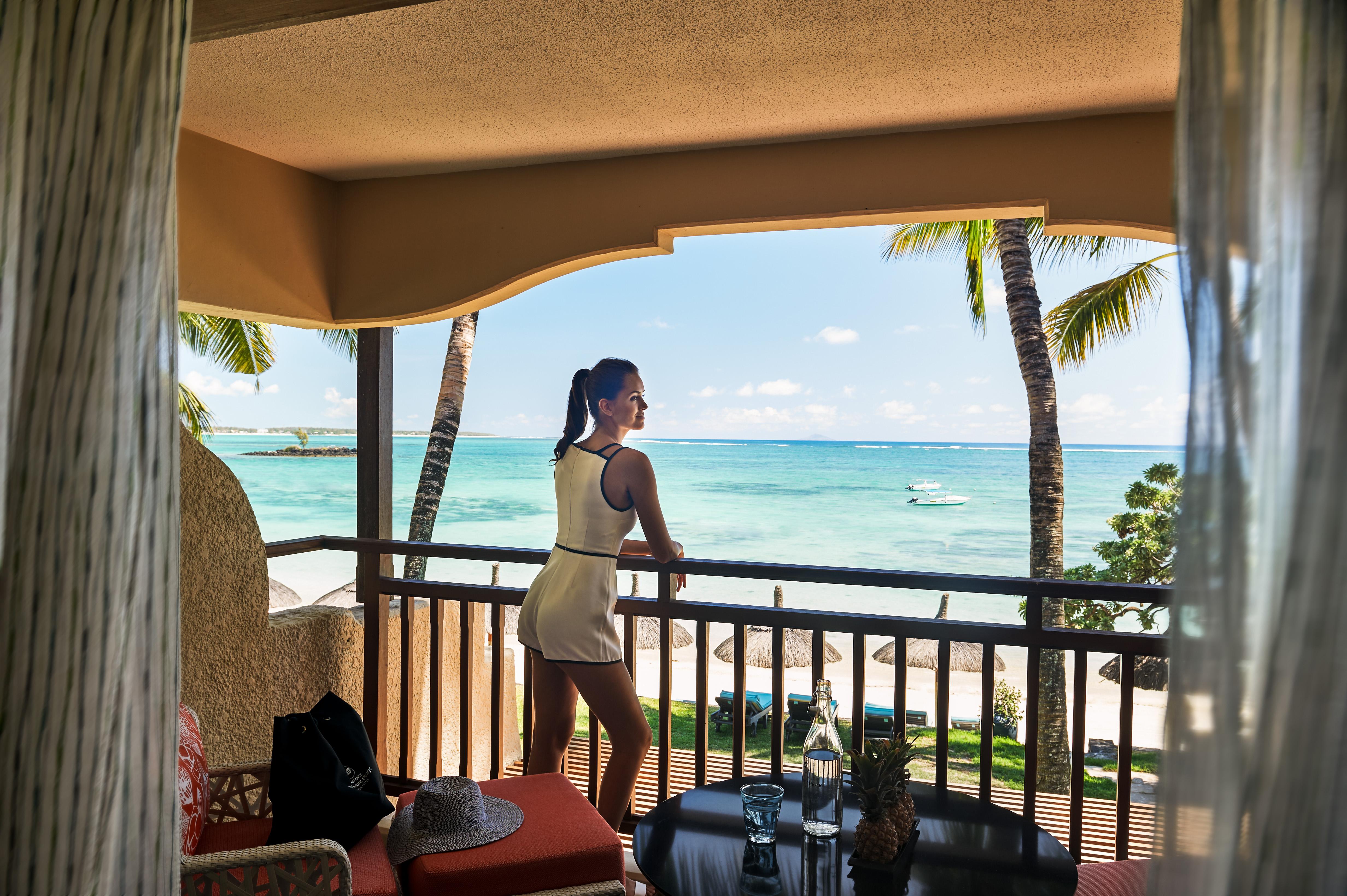 Constance Belle Mare Plage Ngoại thất bức ảnh A guest at the Hard Rock Hotel