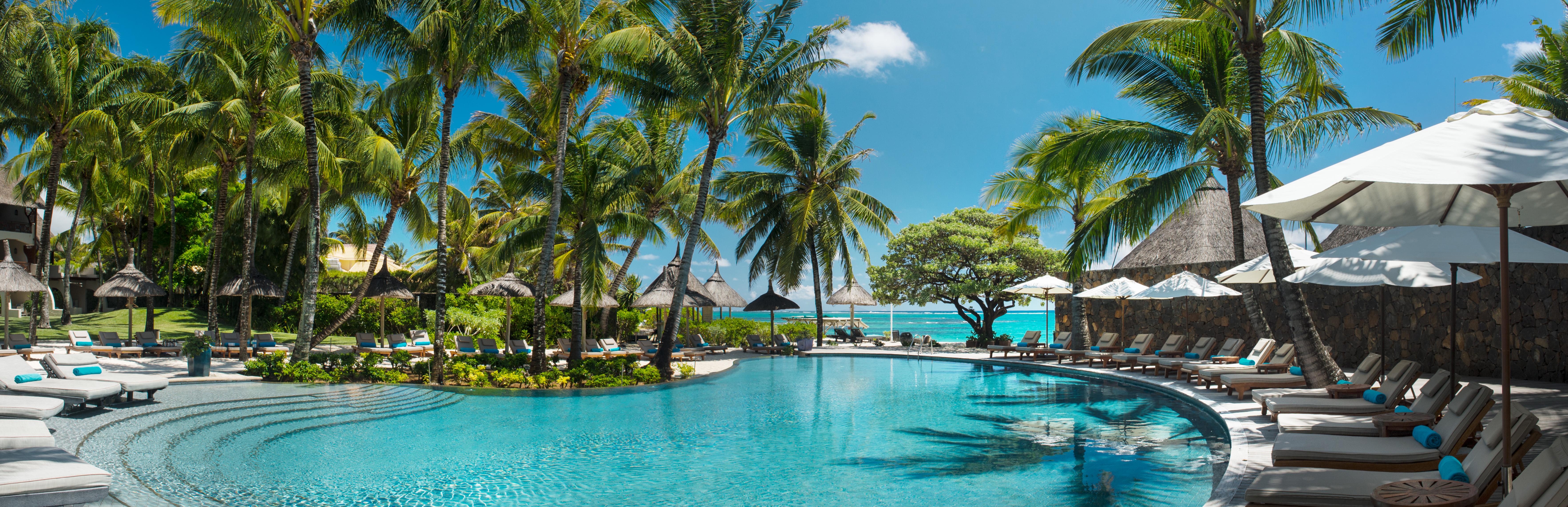 Constance Belle Mare Plage Ngoại thất bức ảnh The pool at the Four Seasons Resort Bora Bora