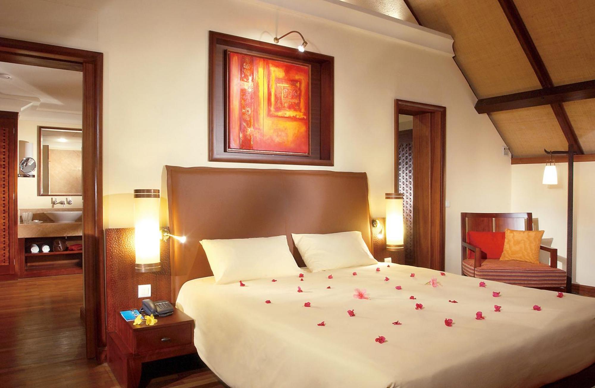 Constance Belle Mare Plage Phòng bức ảnh A bedroom at the resort